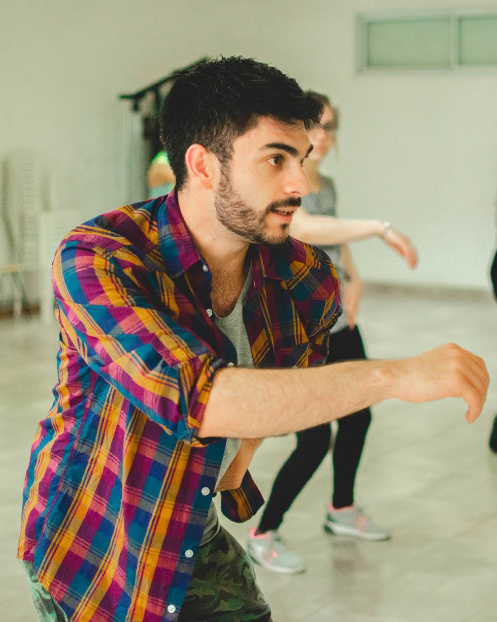 Docente BAILA guiando una clase